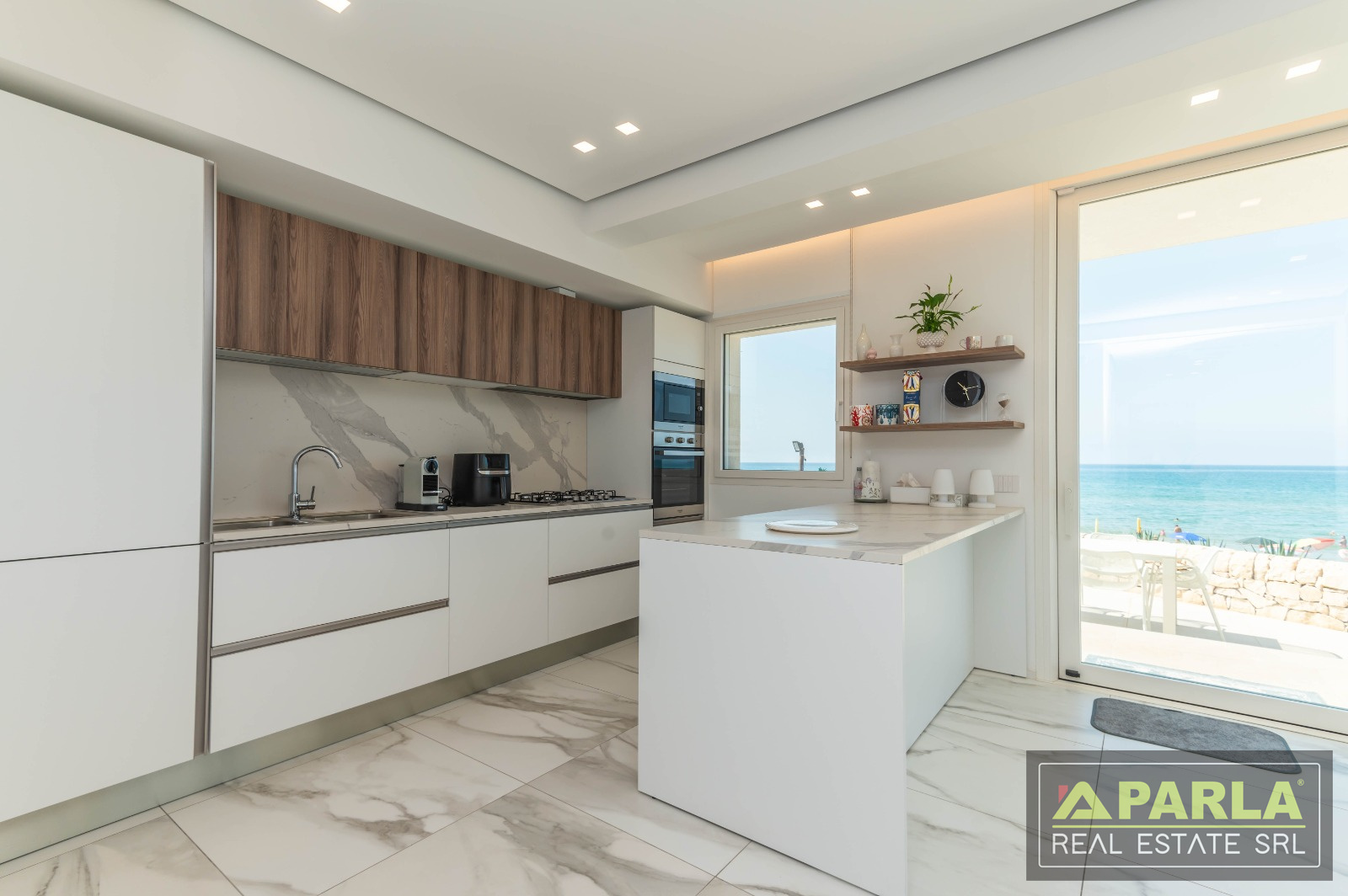 Kitchen and terrace